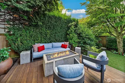 1239 20th Avenue E, Seattle, WA 98112 - Photo 12