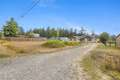 930 Donald Avenue, Oak Harbor, WA 98277 - Photo 2