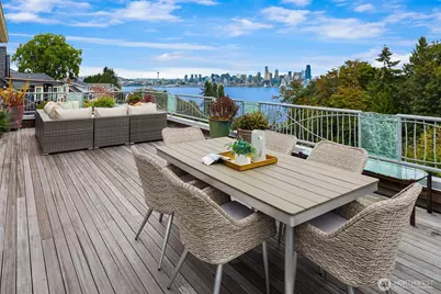1718 Palm Avenue SW, Seattle, WA 98116 - Photo 2