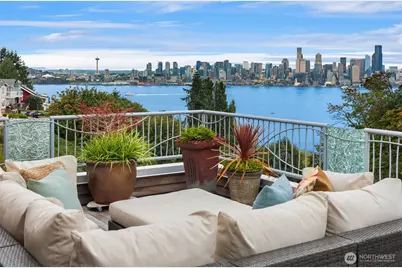 1718 Palm Avenue SW, Seattle, WA 98116 - Photo 1