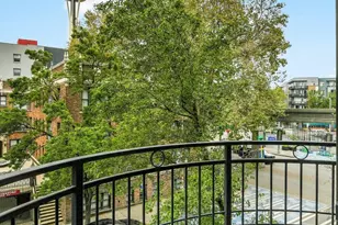 425 Vine St, Seattle, WA 98121 - Photo 18