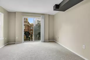 425 Vine St, Seattle, WA 98121 - Photo 16