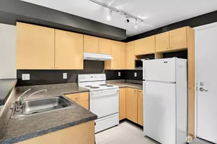 425 Vine St, Seattle, WA 98121 - Photo 14
