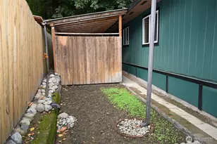 1438 NE Steele Creek Dr, Bremerton, WA 98311 - Photo 4