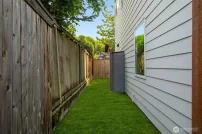 8530 13th Avenue NW #B, Seattle, WA 98117 - Photo 38