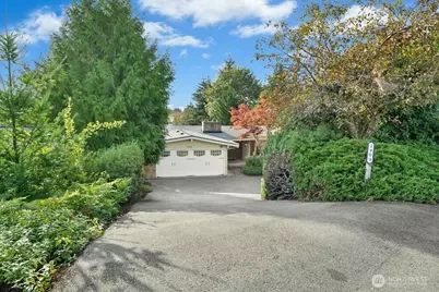 1909 89th Place NE, Clyde Hill, WA 98004 - Photo 4