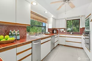 1909 89th Pl NE, Clyde Hill, WA 98004 - Photo 16