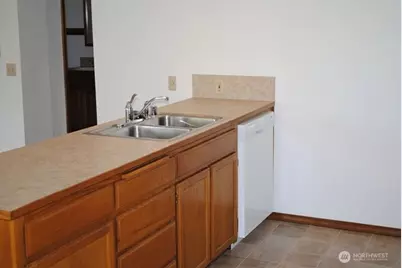 1730 Dexter Avenue N, Seattle, WA 98109 - Photo 14