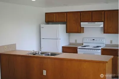 1730 Dexter Avenue N, Seattle, WA 98109 - Photo 12