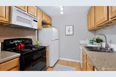 10403 NE 115th Place #L46, Kirkland, WA 98033 - Photo 8