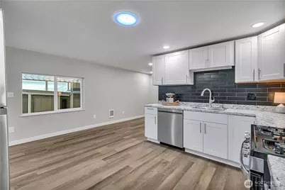 14322 Admiralty Way #27, Lynnwood, WA 98087 - Photo 12