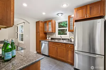 8800 Ravenna Avenue NE, Seattle, WA 98115 - Photo 6