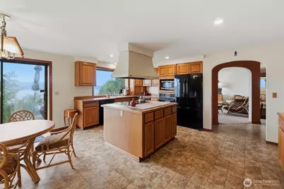 4440 Paradise Avenue W, University Place, WA 98466 - Photo 10