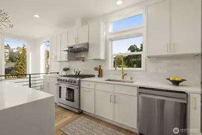 9251 Palatine Avenue N, Seattle, WA 98103 - Photo 10
