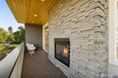 9251 Palatine Avenue N, Seattle, WA 98103 - Photo 16