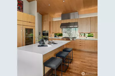 1215 Warren Avenue N, Seattle, WA 98109 - Photo 14