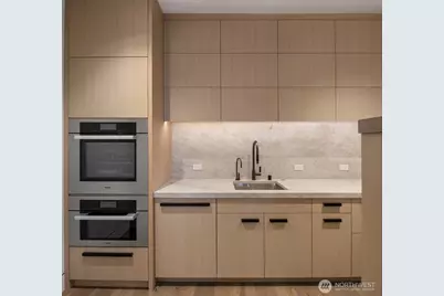 8 100th Avenue NE #401, Bellevue, WA 98004 - Photo 14