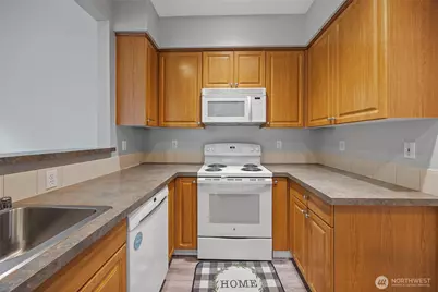 13000 Admiralty Way #J101, Everett, WA 98204 - Photo 4