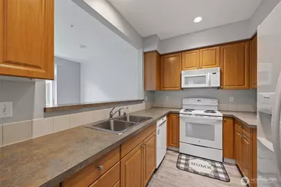13000 Admiralty Way #J101, Everett, WA 98204 - Photo 6