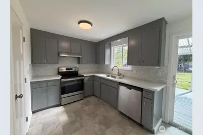 712 141st Street E, Tacoma, WA 98445 - Photo 8