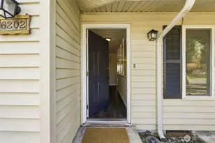 6202 226th St SW, Mountlake Terrace, WA 98043 - Photo 2