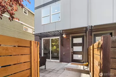 3627 Gilman Avenue W, Seattle, WA 98199 - Photo 2