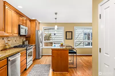 231 105th Avenue SE, Bellevue, WA 98004 - Photo 8
