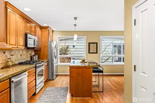 231 105th Ave SE, Bellevue, WA 98004 - Photo 8