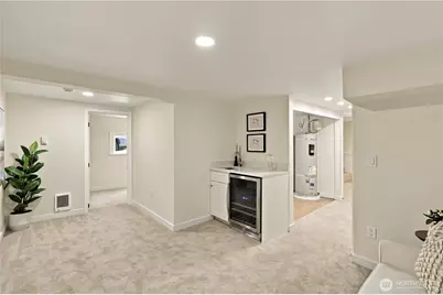 8055 Corliss Avenue N, Seattle, WA 98103 - Photo 20
