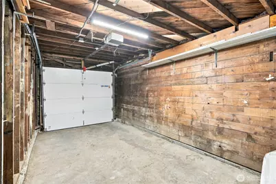 8055 Corliss Avenue N, Seattle, WA 98103 - Photo 28