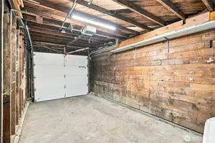8055 Corliss Ave N, Seattle, WA 98103 - Photo 28