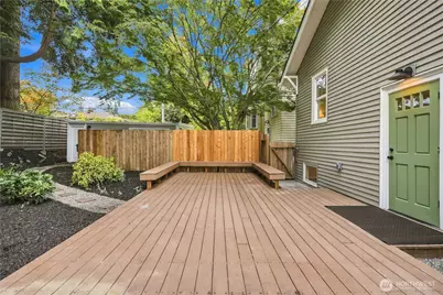 8055 Corliss Avenue N, Seattle, WA 98103 - Photo 24
