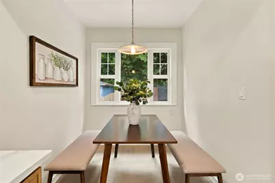 8055 Corliss Avenue N, Seattle, WA 98103 - Photo 12