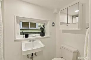 8055 Corliss Ave N, Seattle, WA 98103 - Photo 22