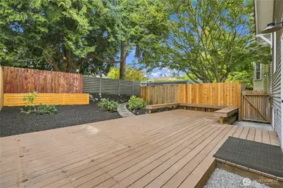 8055 Corliss Avenue N, Seattle, WA 98103 - Photo 26