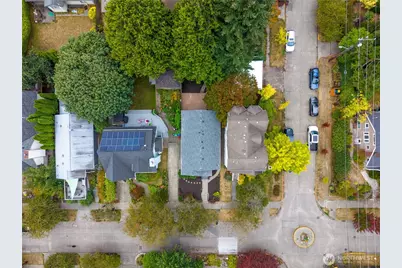 8055 Corliss Avenue N, Seattle, WA 98103 - Photo 30