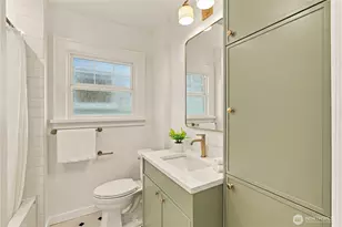 8055 Corliss Ave N, Seattle, WA 98103 - Photo 16