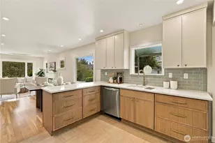 8055 Corliss Ave N, Seattle, WA 98103 - Photo 10