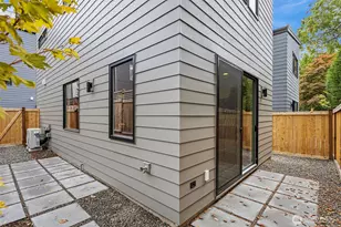 8039 Wallingford Ave N, Seattle, WA 98103 - Photo 28