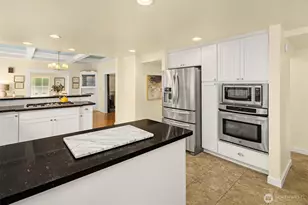 2534 NE 94th St, Seattle, WA 98115 - Photo 12