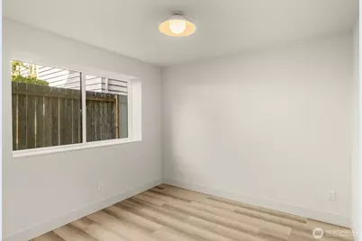 10331 B Ashworth Avenue N, Seattle, WA 98133 - Photo 12