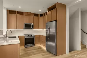 10331B Ashworth Ave N, Seattle, WA 98133 - Photo 4