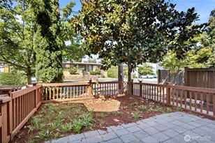 12316 33rd Ave NE, Seattle, WA 98125 - Photo 2