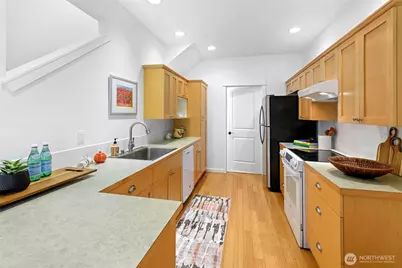 1870 Sakai Village Loop #28, Bainbridge Island, WA 98110 - Photo 4
