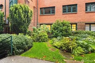 2717 Franklin Ave E, Seattle, WA 98102 - Photo 24