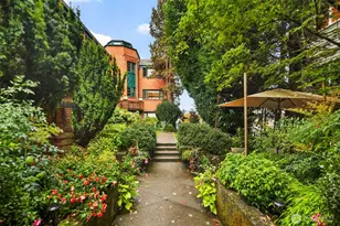 2717 Franklin Ave E, Seattle, WA 98102 - Photo 2
