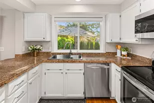 24201 38th Pl SE, Sammamish, WA 98029 - Photo 12