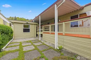 11330 E Riverside Dr, Bothell, WA 98043 - Photo 18