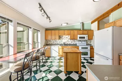 14317 Greenbelt Drive E, Bonney Lake, WA 98391 - Photo 10