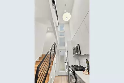 4608 Evanston Avenue N, Seattle, WA 98103 - Photo 14